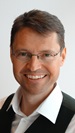 Peter Seinitzer - „Ich sehe für mich in diesem Studium den großen Vorteil, neue Sichtweisen und Kompetenzen in allen relevanten Teilen des Handels zu erlangen, sowie diese auf akademischem wissenschaftlichem Niveau die Basis noch weiter ausbauen zu können.“